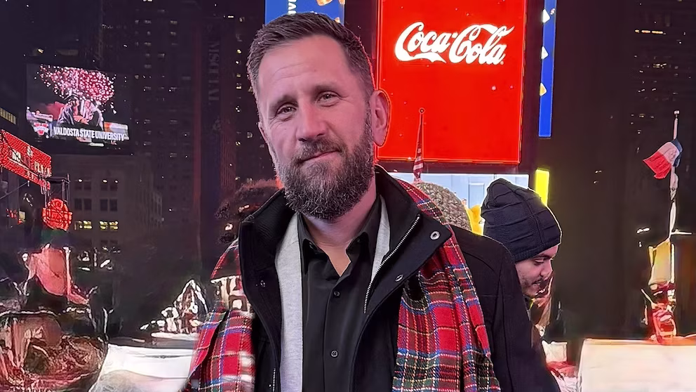 Man recounts how he was duped by a travel scam while trying to rebook his United Airlines flight